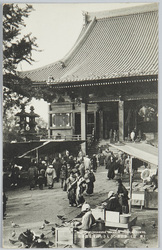 (東京)参詣者ひきもきらぬ浅草観音堂 / (Tokyo) Asakusa Kannondō Hall with a Constant Stream of Worshippers image