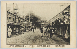 (東京名所)浅草公園仲見世と仁王門 (電車停留場雷門) / (Famous Views of Tokyo) Nakamise Shopping Street and Niōmon Gate in Asakusa Park (Kaminarimon Tram Stop) image