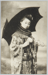 洋傘をさす和装女性 / Woman in Kimono Holding an Umbrella image