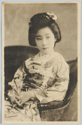 肘掛け椅子に座る和装女性 / Woman in Kimono Sitting on an Armchair image