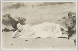浜辺に横たわる女性 / Woman Lying on the Beach image