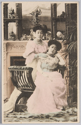 2人の洋装女性 / 2 Women in Western Clothing image