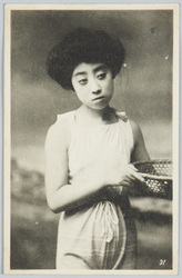 籠を持つ水着の女性 / Woman in a Swimsuit Holding a Basket image