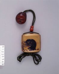 熊蟹蒔絵印籠 / Inro (Small Nested Caddy) with Bear and Crab Design in Makie image